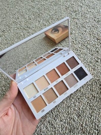 Listing 2 of 11 for NEAR NEW KYLIE COSMETICS CLASSIC MATTES EYESHADOW PALETTE RRP $58