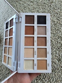 Listing 4 of 11 for NEAR NEW KYLIE COSMETICS CLASSIC MATTES EYESHADOW PALETTE RRP $58