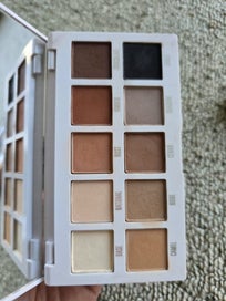 Listing 6 of 11 for NEAR NEW KYLIE COSMETICS CLASSIC MATTES EYESHADOW PALETTE RRP $58