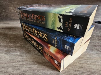 Listing 2 of 4 for The Lord of the Rings - Trilogy (2001–2002) [Tolkien]