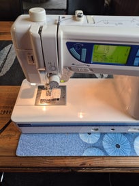 Listing 3 of 9 for Elna Q7200 Sewing and Quilting Machine