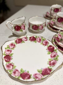 Listing 4 of 9 for Old English Rose Royal Albert ~ full tea set