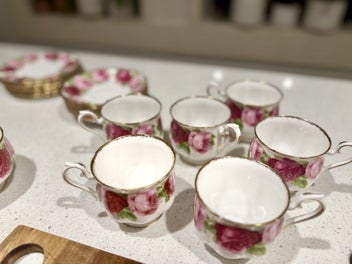 Listing 7 of 9 for Old English Rose Royal Albert ~ full tea set