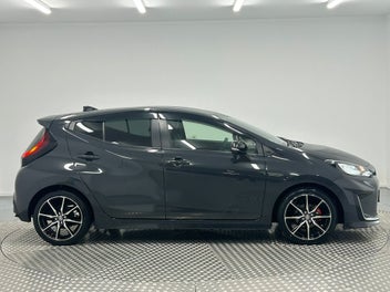 Toyota Aqua 2023 photo 3