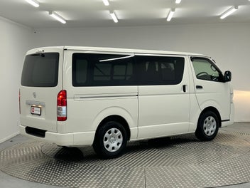 Toyota Hiace 2023 photo 4