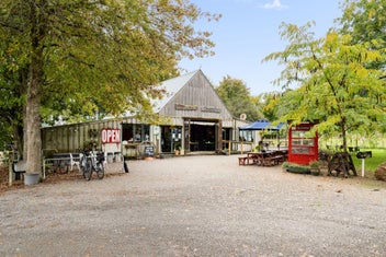 Artisan Organic Cheese Factory, Café &amp; Farm