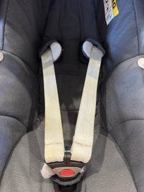 Listing 5 of 7 for Infant car seat capsule - good condition