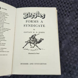 Listing 3 of 5 for Biggles Forms a Syndicate - Captain W.E.Johns - 1961 Pictorial Variant 1st Ed.
