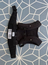 Listing 5 of 5 for Mountain Buggy Juno Baby Carrier – Black – Great Condition w Newborn Insert