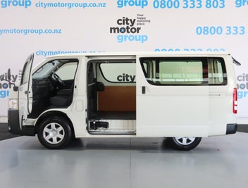 Toyota Hiace 2020 photo 4
