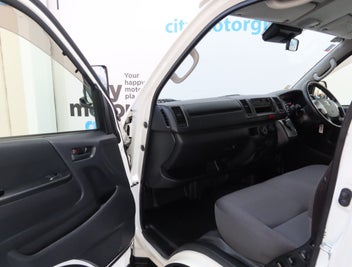 Toyota Hiace 2020 photo 5