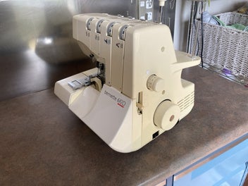 Listing 2 of 2 for Overlocker Bernette 610D