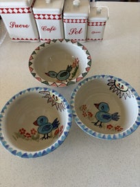 Listing 1 of 4 for 3 OF THE CUTEST POTTERY BOWLS FEATURING A BIRD !