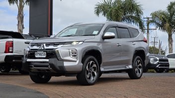 Mitsubishi Pajero Sport 2026 photo 2