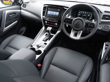 Mitsubishi Pajero Sport 2026 photo 3