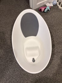 Listing 2 of 4 for Shnuggle bath