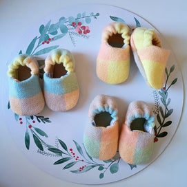 Listing 6 of 9 for Vintage wool baby slippers (new)