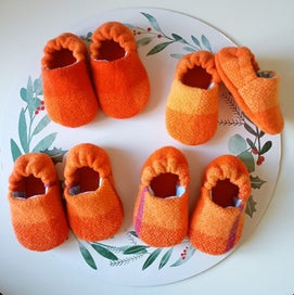 Listing 7 of 9 for Vintage wool baby slippers (new)