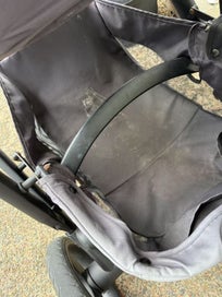 Listing 11 of 11 for Edwards & Co Oscar MX Pram + Very Clean Bassinet | Great Travel System