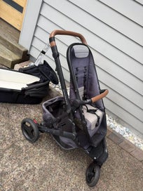 Listing 5 of 11 for Edwards & Co Oscar MX Pram + Very Clean Bassinet | Great Travel System