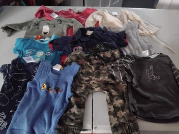 Listing 5 of 9 for 10 BABY ITEMS SZ 00 3 -6 MONTHS. Lot 3