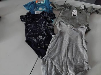 Listing 7 of 9 for 10 BABY ITEMS SZ 00 3 -6 MONTHS. Lot 3