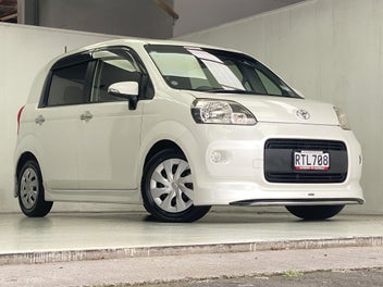 Toyota Porte 2013 photo 2