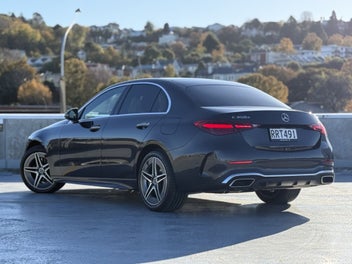 Mercedes-Benz C 350 E 2026 photo 3