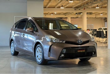 Toyota Prius Alpha 2015 photo 2