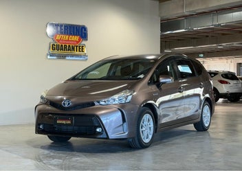 Toyota Prius Alpha 2015 photo 4