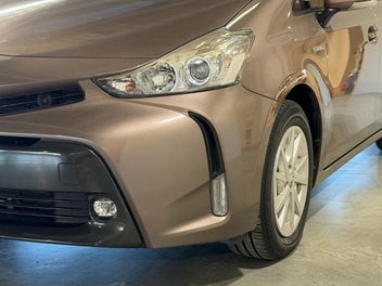 Toyota Prius Alpha 2015 photo 5