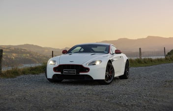 Aston Martin Vantage 2017 photo 3