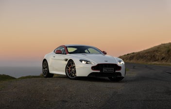 Aston Martin Vantage 2017 photo 4