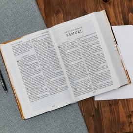 Listing 3 of 7 for KJV, Pew Bible, Large Print, Hardcover, Black, Red Letter Edition, Comfort
