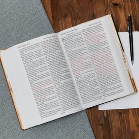 Listing 5 of 7 for KJV, Pew Bible, Large Print, Hardcover, Black, Red Letter Edition, Comfort