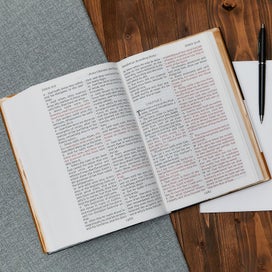 Listing 6 of 7 for KJV, Pew Bible, Large Print, Hardcover, Black, Red Letter Edition, Comfort