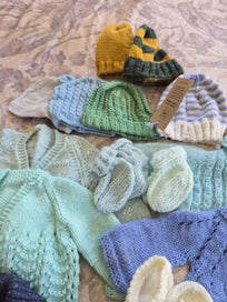 Listing 6 of 7 for Newborn Winter Jumpers ,Hats & Booties
