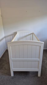 Listing 2 of 9 for Mamas & Papas Cot and Change Table Set
