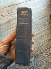 Listing 2 of 12 for Vintage Holy Bible Illustrated – Oxford University Pres – selling as is