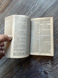 Listing 6 of 12 for Vintage Holy Bible Illustrated – Oxford University Pres – selling as is