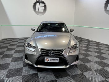 Lexus Is 300H 2017 photo 3