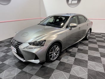 Lexus Is 300H 2017 photo 4