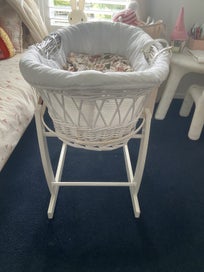 Listing 3 of 8 for Rocking Bassinet
