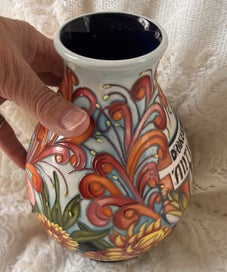 Listing 5 of 6 for 'Drakesbrook Antiques' Moorecroft Trial Vase with box