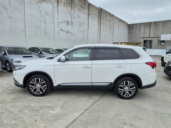 Mitsubishi Outlander 2015 photo 3