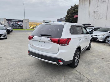 Mitsubishi Outlander 2015 photo 4