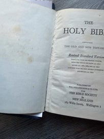 Listing 8 of 8 for Vintage Holy Bible – Revised Standard Version (1952)