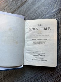 Listing 4 of 8 for Vintage Holy Bible – Revised Standard Version (1952)