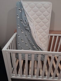 Listing 4 of 4 for Baby cot and mattress.