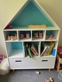Listing 1 of 1 for Book case/toy storage